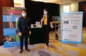 Image shows Dr Teerawat Wiwatpanit and one other person posing at a booth at a science conference