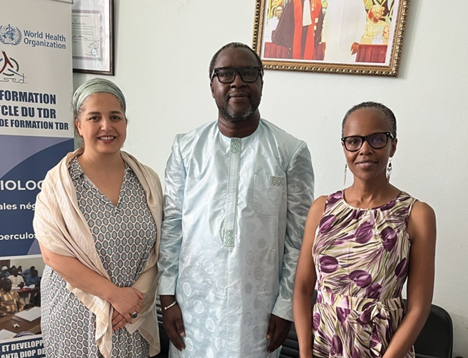 Dr Mahnaz Vahedi (left), a scientist with TDR; Professor Adama Faye, Dean, School of Medicine, Université Cheikh Anta Diop; and Dr Marie-Gloriose Ingabire, IDRC’s Regional Director for Central and West Africa.